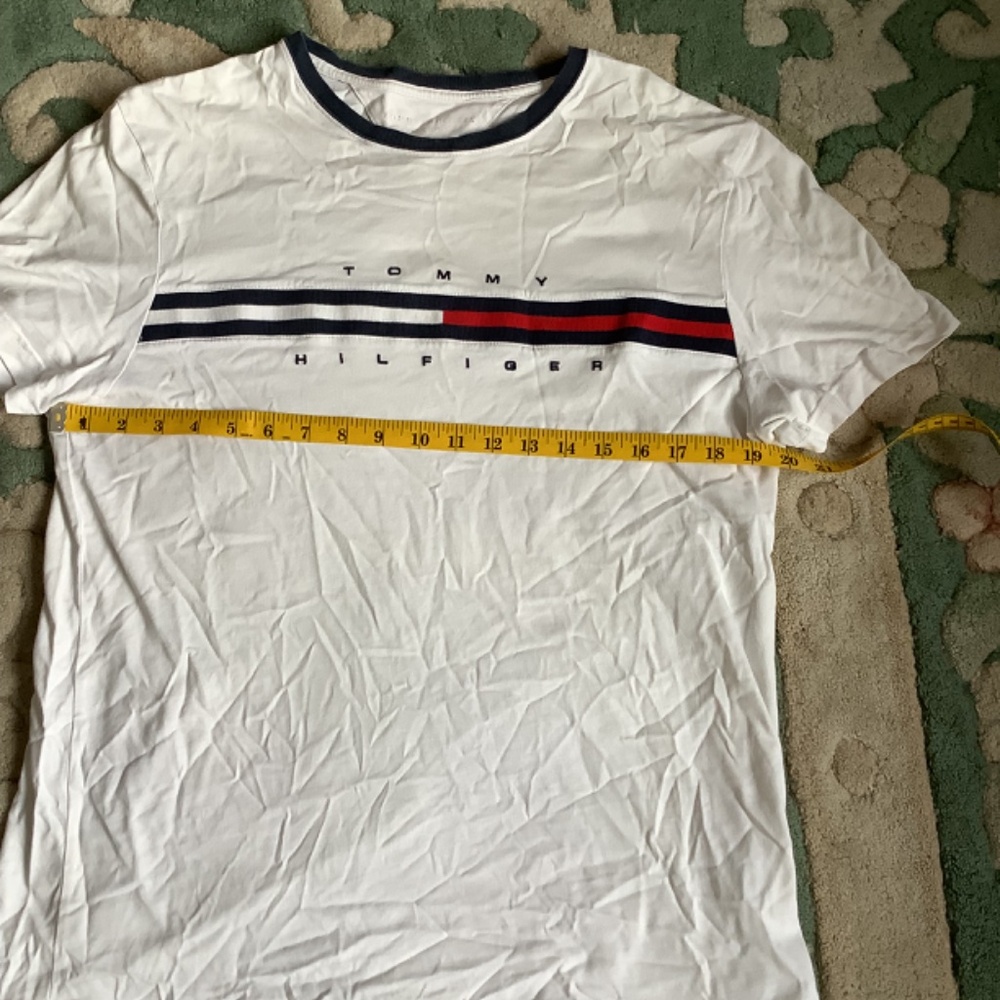 Tommy Hilfiger Cross Body Logo T Shirt - Picture 4 of 6